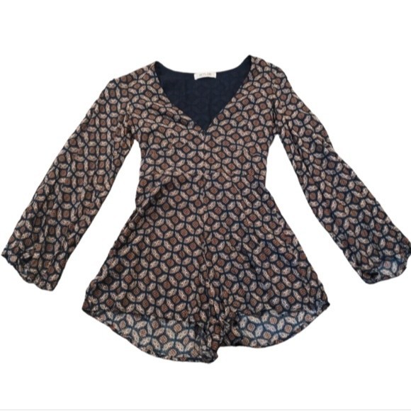 WYLDR Revolve Brand Geometric Long Sleeve‎ V Neck Romper Playsuit Extra Small - Picture 1 of 15